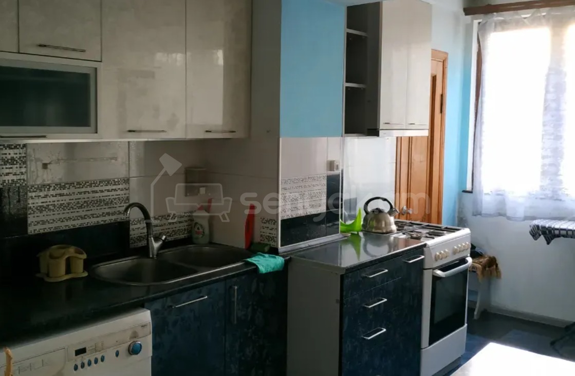 3 Սենյականոց Բնակարան Քարե Շենքում, 80քմ, 4/4 հարկ, Կոսմետիկ Վերանորոգված