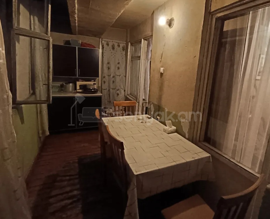 3 Սենյականոց Բնակարան, 80քմ, 8/9 հարկ, Պետական Վիճակում