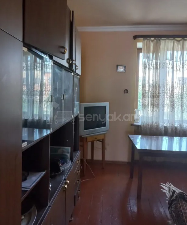 2 Սենյականոց Բնակարան Քարե Շենքում, 61քմ, 2/3 հարկ, Պետական Վիճակում