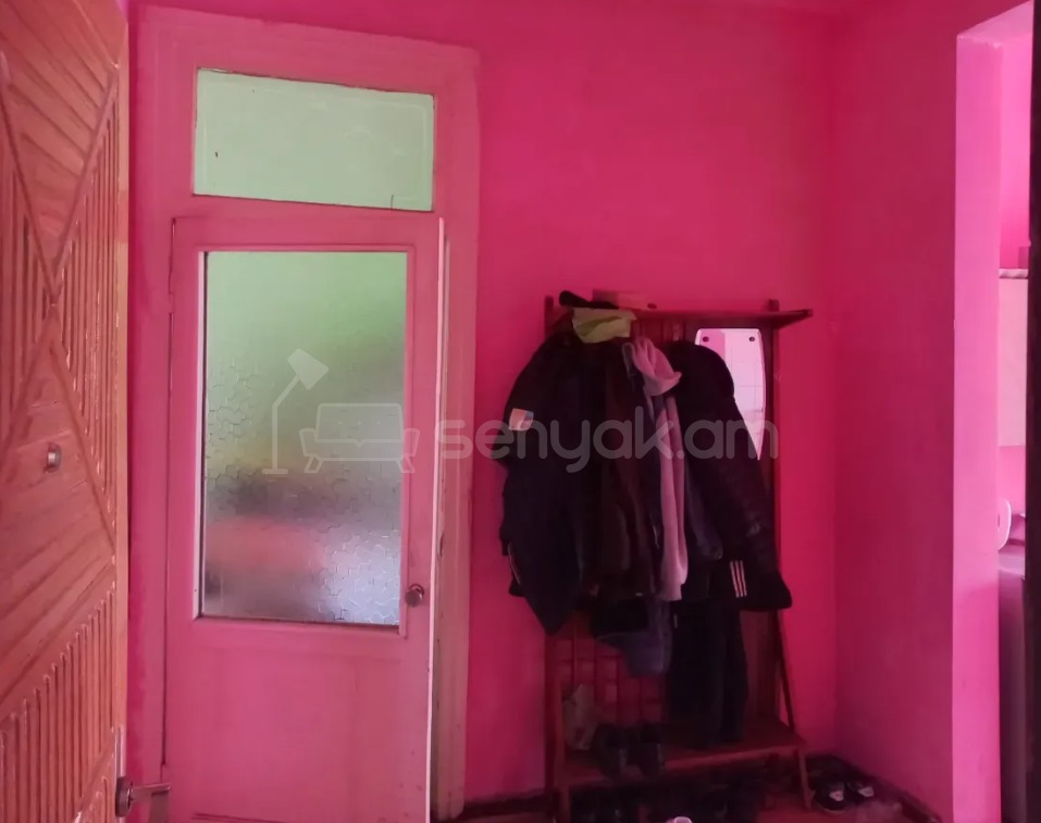 2 Սենյականոց Բնակարան Քարե Շենքում, 61քմ, 2/3 հարկ, Պետական Վիճակում