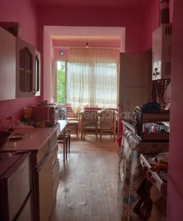 2 Սենյականոց Բնակարան Քարե Շենքում, 61քմ, 2/3 հարկ, Պետական Վիճակում