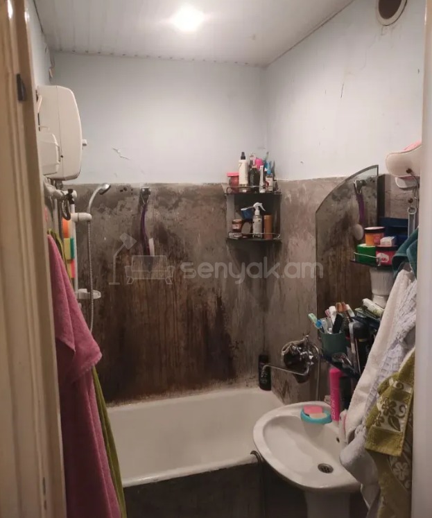 1 Սենյականոց Բնակարան Քարե Շենքում, 52քմ, 2/5 հարկ, Պետական Վիճակում