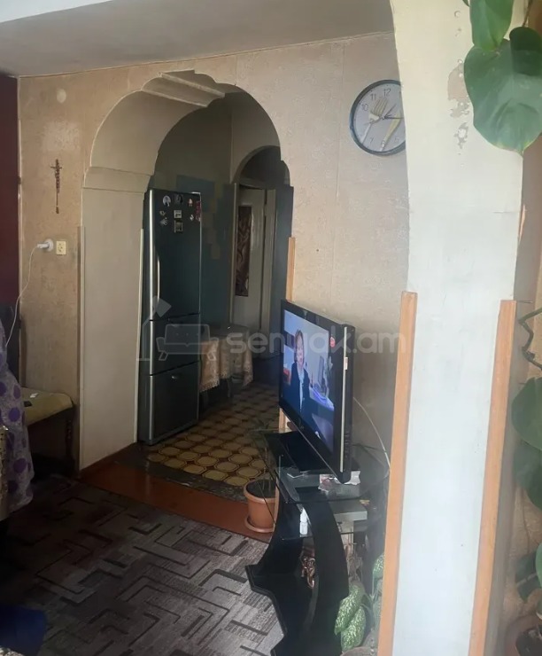 3 Սենյականոց Բնակարան Քարե Շենքում, 79քմ, 3/4 հարկ, Պետական Վիճակում