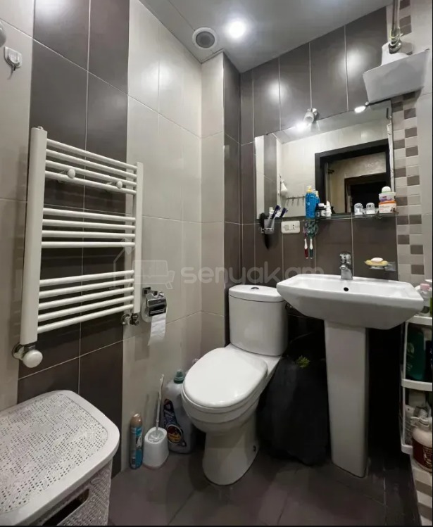 2 Սենյականոց Բնակարան Քարե Շենքում, 40քմ, 2/5 հարկ, Կապիտալ Վերանորոգված