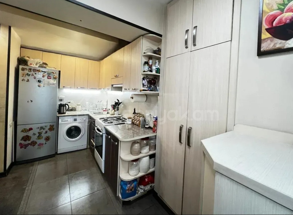 2 Սենյականոց Բնակարան Քարե Շենքում, 40քմ, 2/5 հարկ, Կապիտալ Վերանորոգված