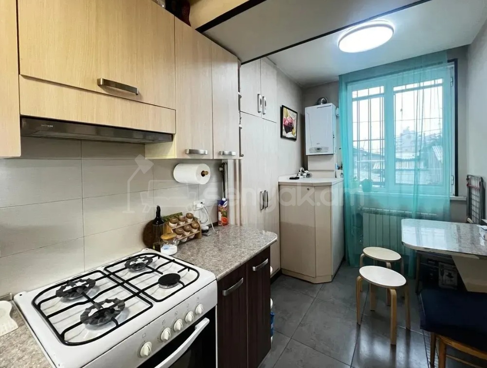 2 Սենյականոց Բնակարան Քարե Շենքում, 40քմ, 2/5 հարկ, Կապիտալ Վերանորոգված