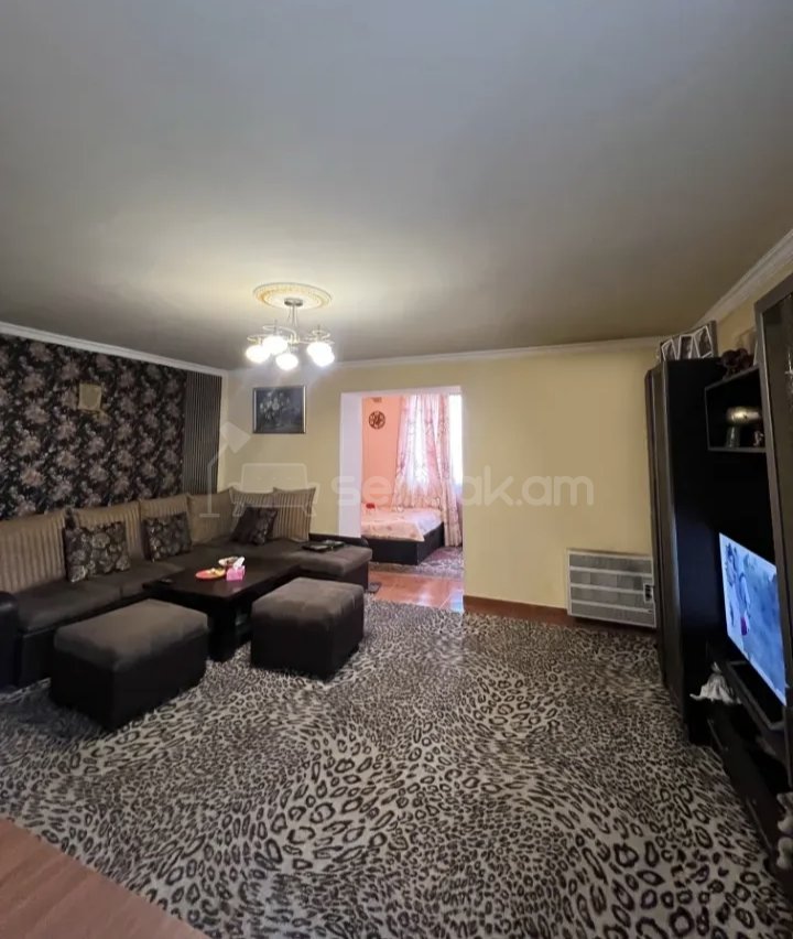 2 Սենյականոց Բնակարան Քարե Շենքում, 45քմ, 2/5 հարկ, Նորմալ Վիճակում, Կահավորված