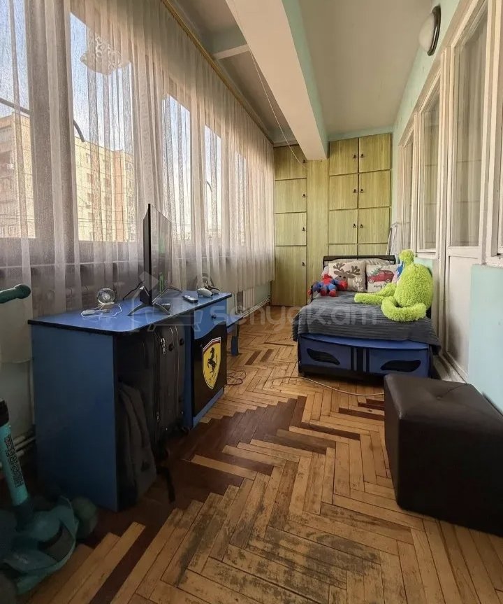 3 Սենյականոց Բնակարան, 78քմ, 3/9 հարկ, Նորմալ Վիճակում, Կահավորված, Արևկող