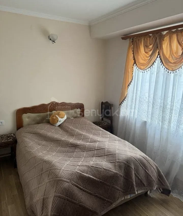 1 Սենյականոց Բնակարան Քարե Շենքում, 48քմ, 3/5 հարկ, Նորմալ Վիճակում, Կահավորված