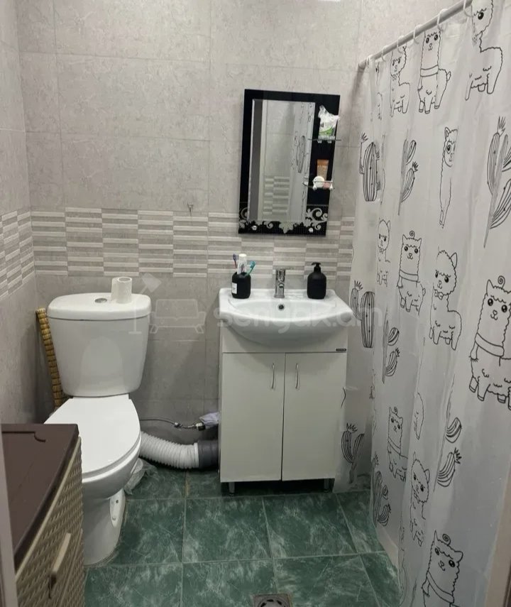 1 Սենյականոց Բնակարան Քարե Շենքում, 48քմ, 3/5 հարկ, Նորմալ Վիճակում, Կահավորված