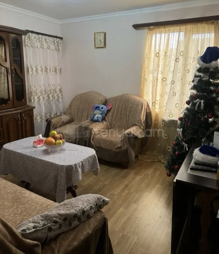 1 Սենյականոց Բնակարան Քարե Շենքում, 48քմ, 3/5 հարկ, Նորմալ Վիճակում, Կահավորված