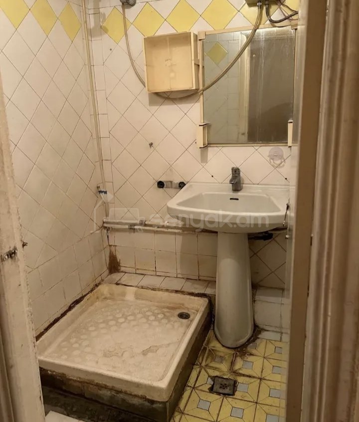 2 Սենյականոց Բնակարան Քարե Շենքում, 56քմ, 6/6 հարկ, Նորմալ Վիճակում, Կահավորված