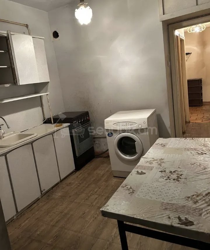 2 Սենյականոց Բնակարան Քարե Շենքում, 56քմ, 6/6 հարկ, Նորմալ Վիճակում, Կահավորված
