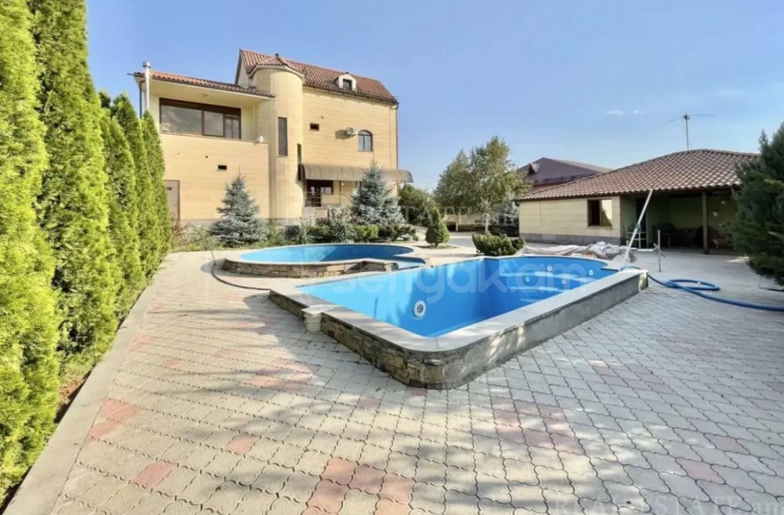 7 Սենյականոց Շքեղ Առանձնատուն, 360քմ, Ավտոտնակով