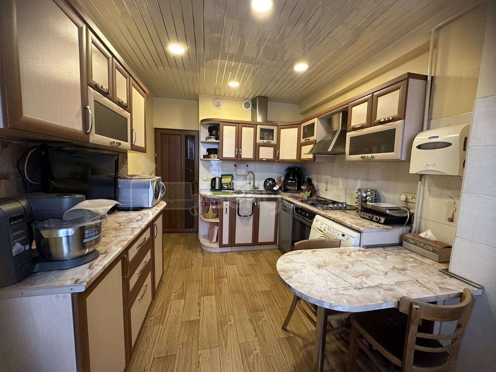 5 Սենյականոց Բնակարան, 173քմ, 9/10 հարկ, Կապիտալ Վերանորոգված