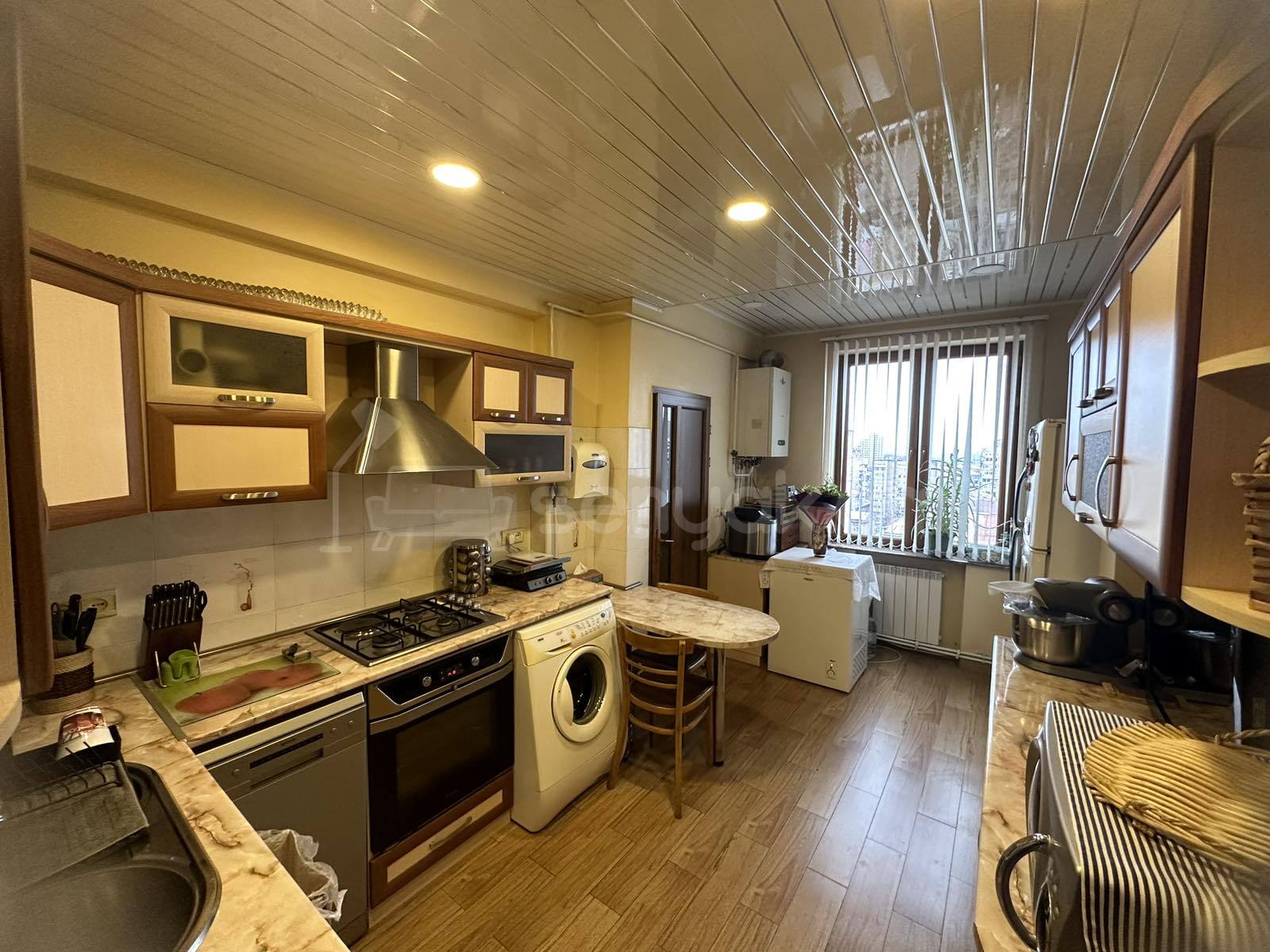 5 Սենյականոց Բնակարան, 173քմ, 9/10 հարկ, Կապիտալ Վերանորոգված