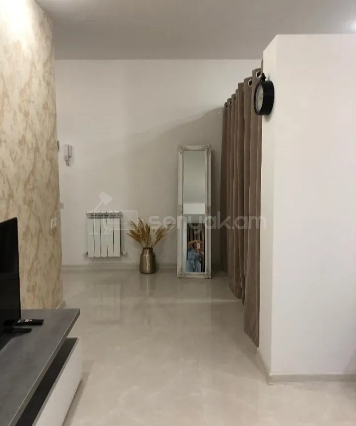2 Սենյականոց Բնակարան Քարե Շենքում, 45քմ, 3/5 հարկ, Դիզայներական Վերանորոգված