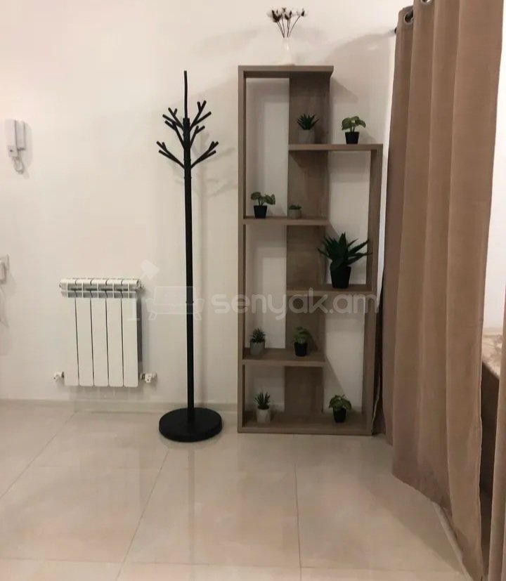 2 Սենյականոց Բնակարան Քարե Շենքում, 45քմ, 3/5 հարկ, Դիզայներական Վերանորոգված