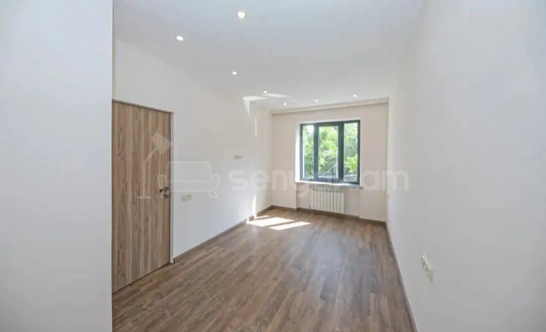 3 Սենյականոց Բնակարան Քարե Շենքում, 78քմ, 3/5 հարկ, Դիզայներական Վերանորոգված