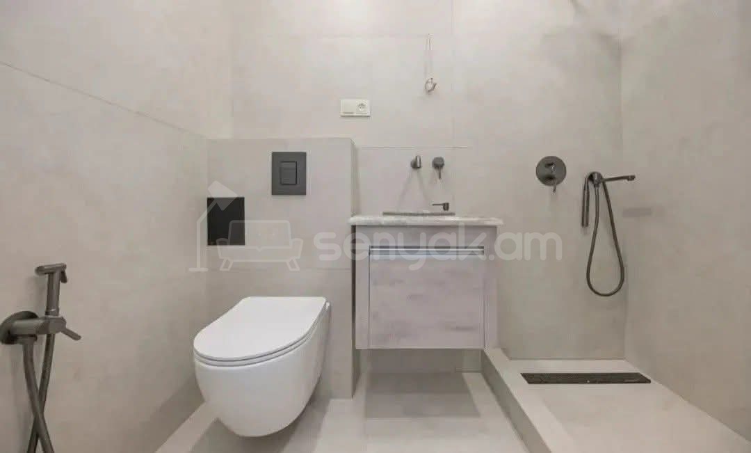 3 Սենյականոց Բնակարան Քարե Շենքում, 78քմ, 3/5 հարկ, Դիզայներական Վերանորոգված