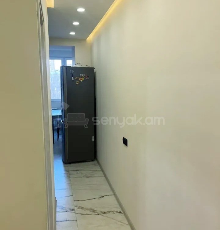 3 Սենյականոց Բնակարան Քարե Շենքում, 70քմ, 4/4 հարկ, Կապիտալ Վերանորոգված