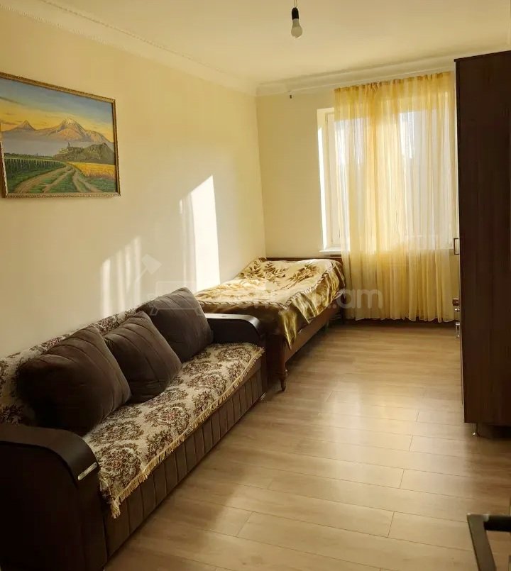 3 Սենյականոց Բնակարան Քարե Շենքում, 70քմ, 4/4 հարկ, Կապիտալ Վերանորոգված