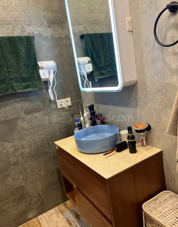 3 Սենյականոց Բնակարան Նորակառույցում, 101քմ, 3/4 հարկ, Դիզայներական Վերանորոգված