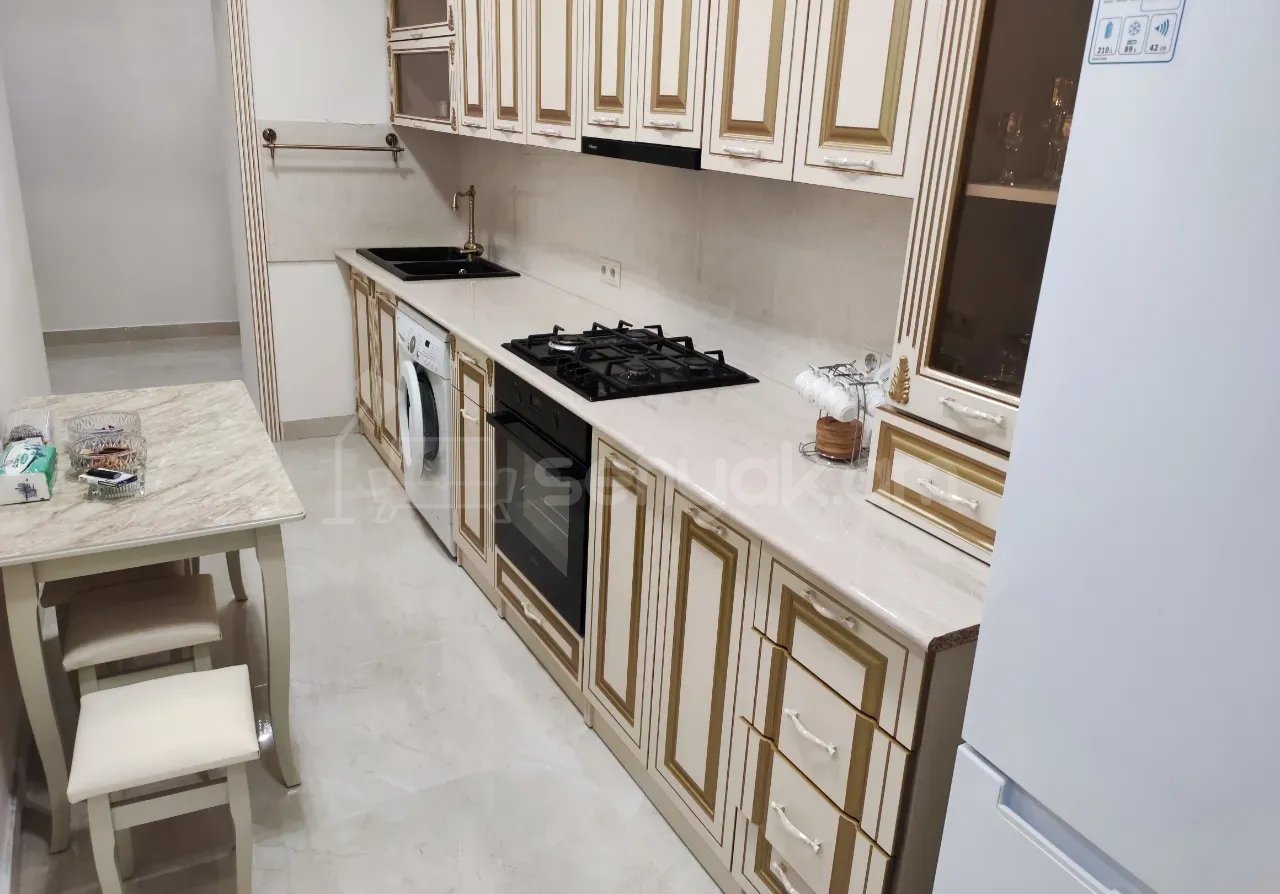 3 Սենյականոց Բնակարան Քարե Շենքում, 78քմ, 8/9 հարկ, Դիզայներական Վերանորոգված, Կահավորված