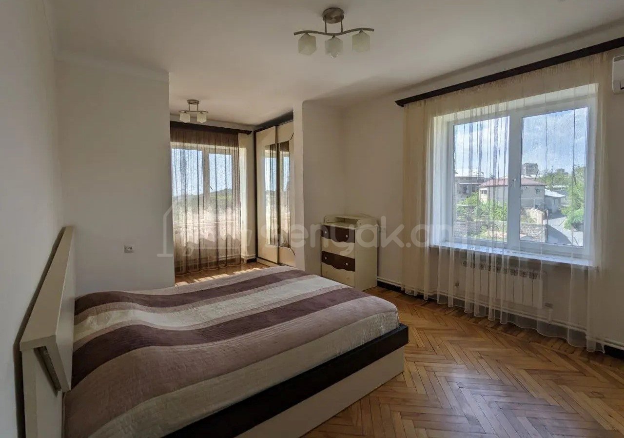 3 Սենյականոց Բնակարան Քարե Շենքում, 82քմ, 6/6 հարկ, Կապիտալ Վերանորոգված, Կահավորված, Արևկող