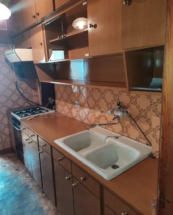 1 Սենյականոց Բնակարան Քարե Շենքում, 48քմ, 3/5 հարկ, Կոսմետիկ Վերանորոգված, Կահավորված