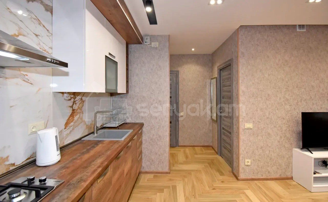 2 Սենյականոց Բնակարան Քարե Շենքում, 35քմ, 3/5 հարկ, Կապիտալ Վերանորոգված, Կահավորված, Արևկող
