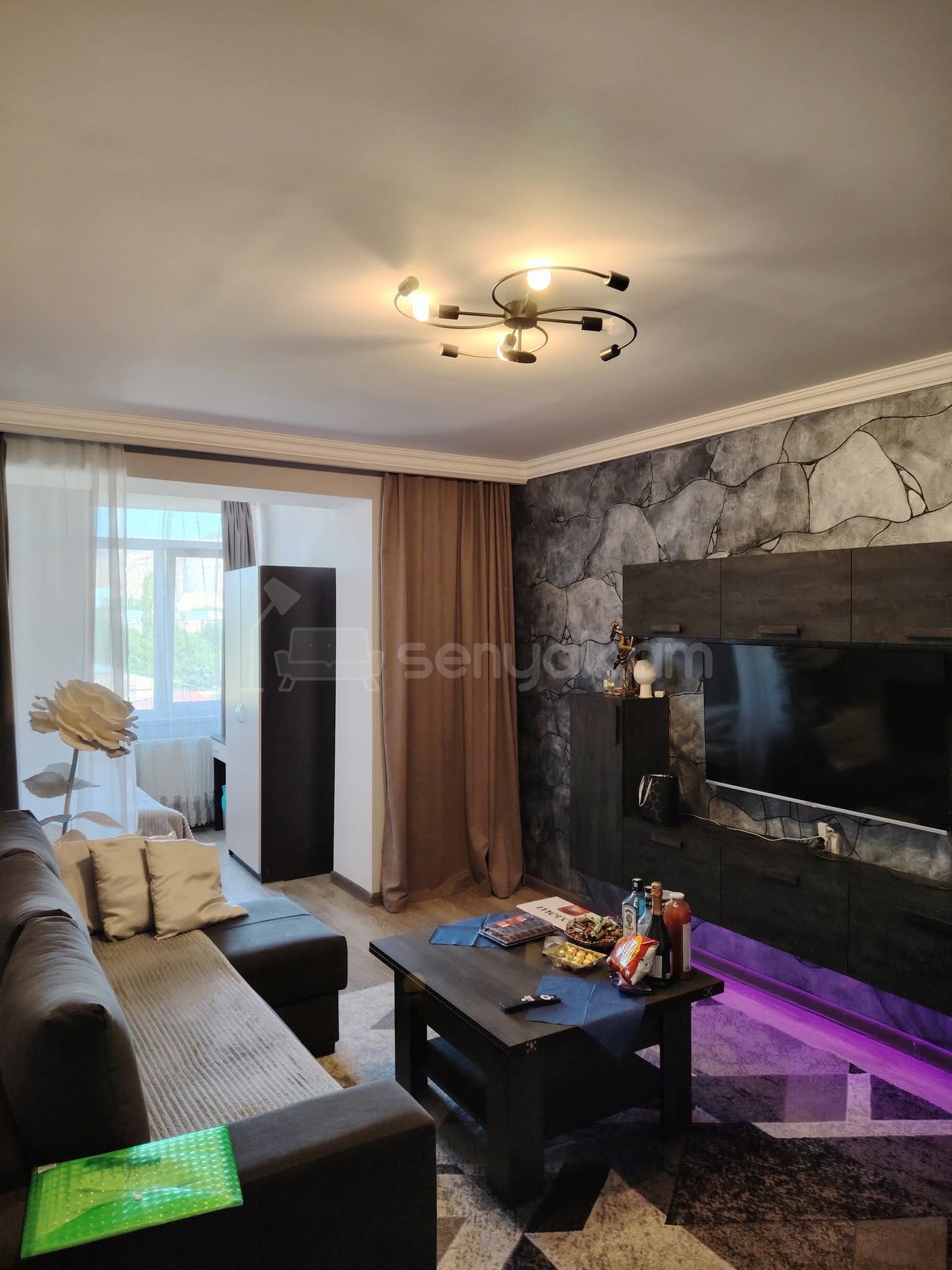 2 Սենյականոց Բնակարան Քարե Շենքում, 40քմ, 5/5 հարկ, Կապիտալ Վերանորոգված