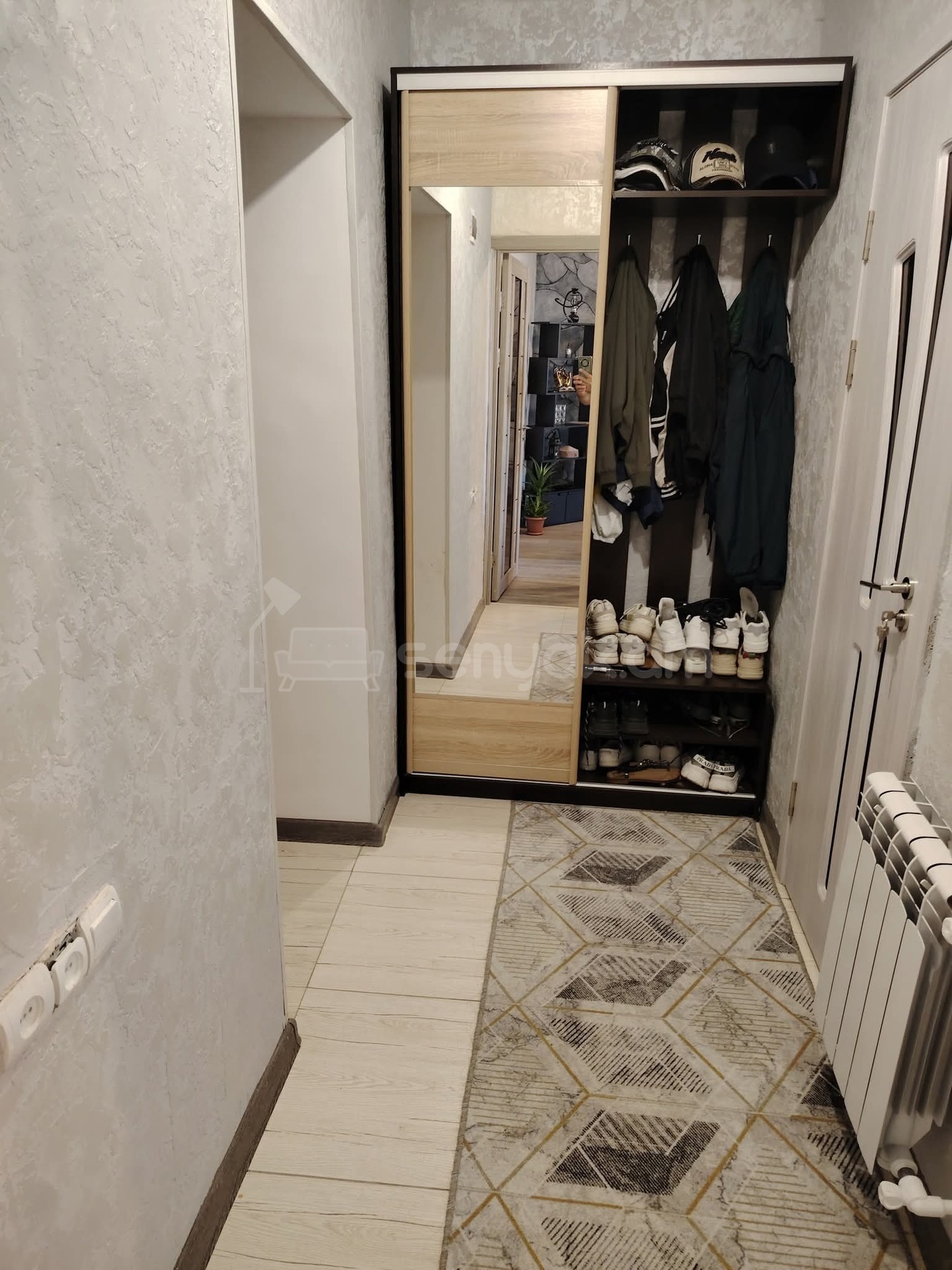 2 Սենյականոց Բնակարան Քարե Շենքում, 40քմ, 5/5 հարկ, Կապիտալ Վերանորոգված