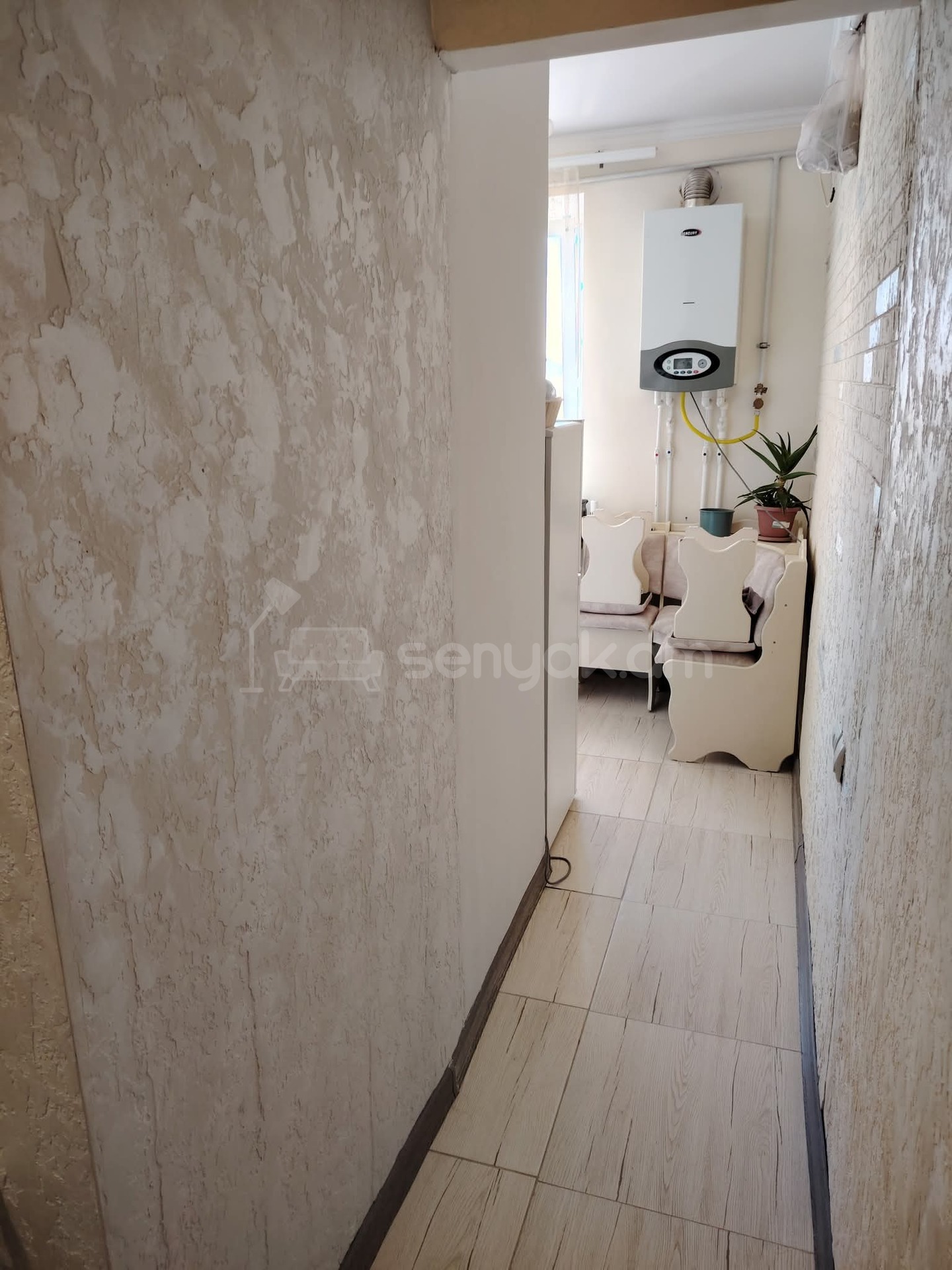 2 Սենյականոց Բնակարան Քարե Շենքում, 40քմ, 5/5 հարկ, Կապիտալ Վերանորոգված