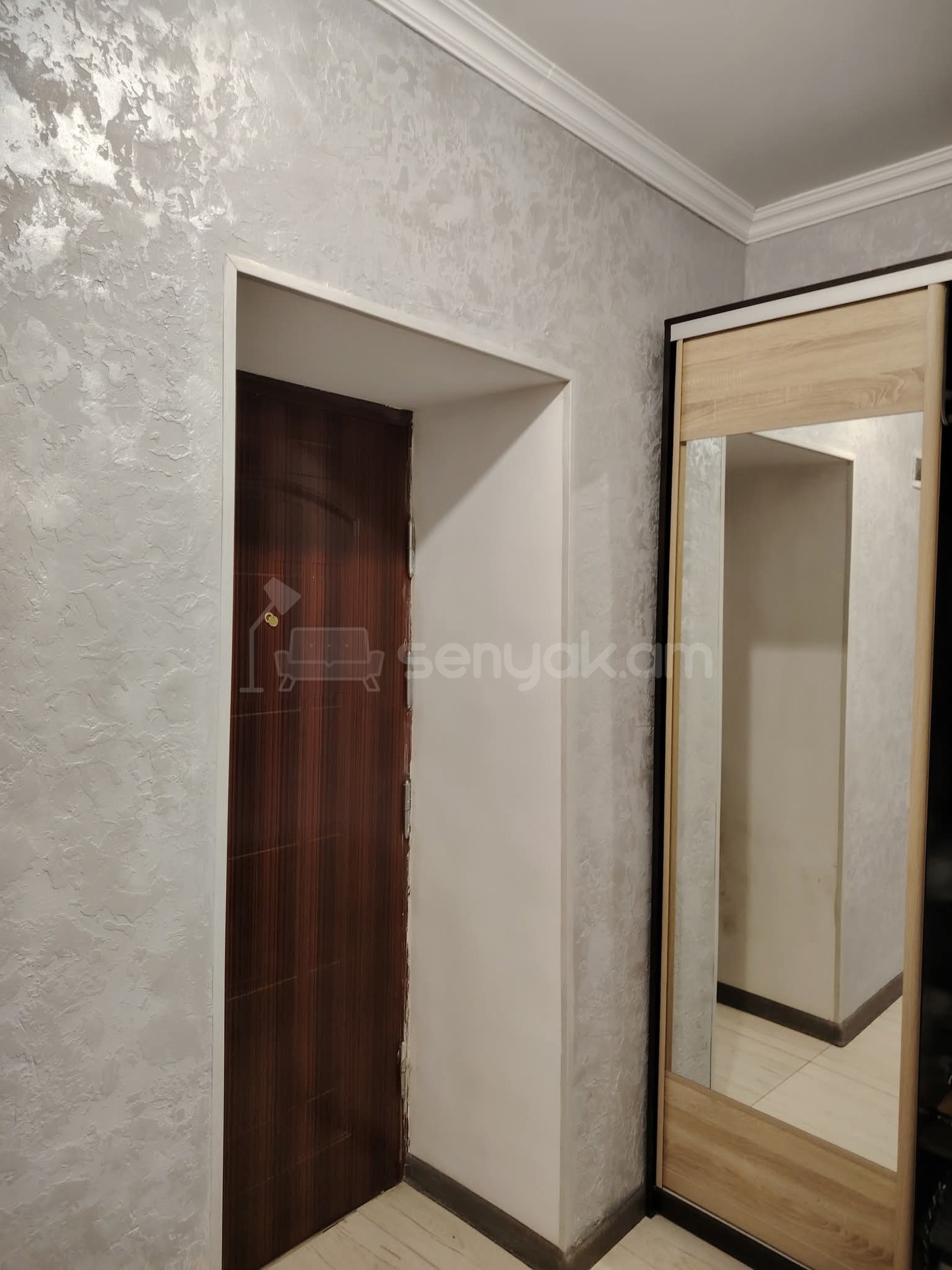 2 Սենյականոց Բնակարան Քարե Շենքում, 40քմ, 5/5 հարկ, Կապիտալ Վերանորոգված