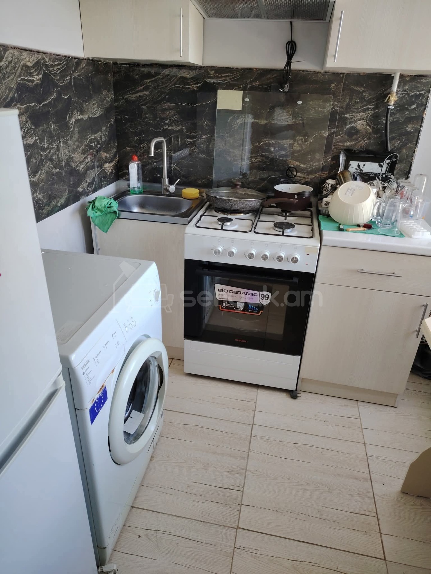 2 Սենյականոց Բնակարան Քարե Շենքում, 40քմ, 5/5 հարկ, Կապիտալ Վերանորոգված