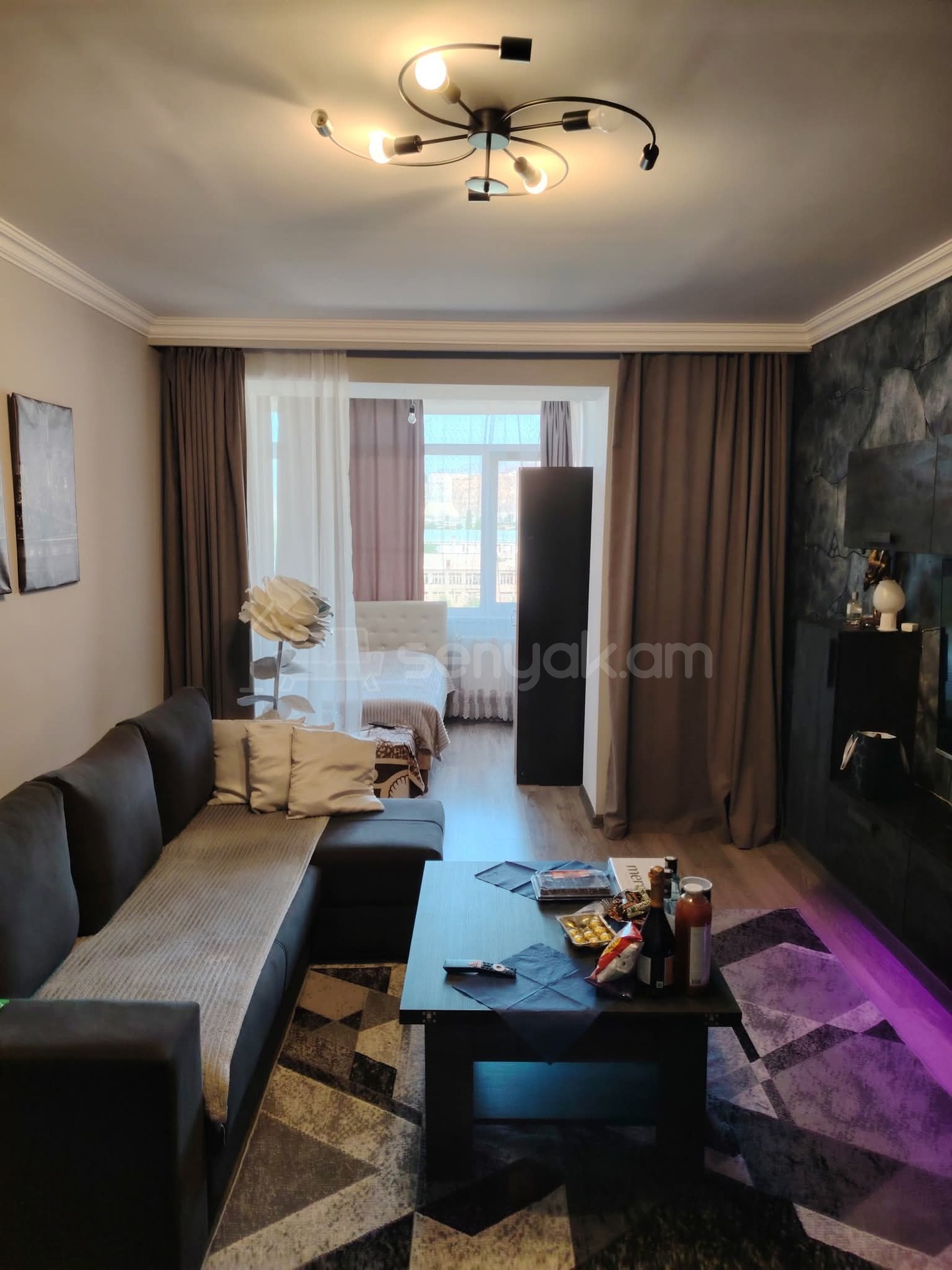 2 Սենյականոց Բնակարան Քարե Շենքում, 40քմ, 5/5 հարկ, Կապիտալ Վերանորոգված