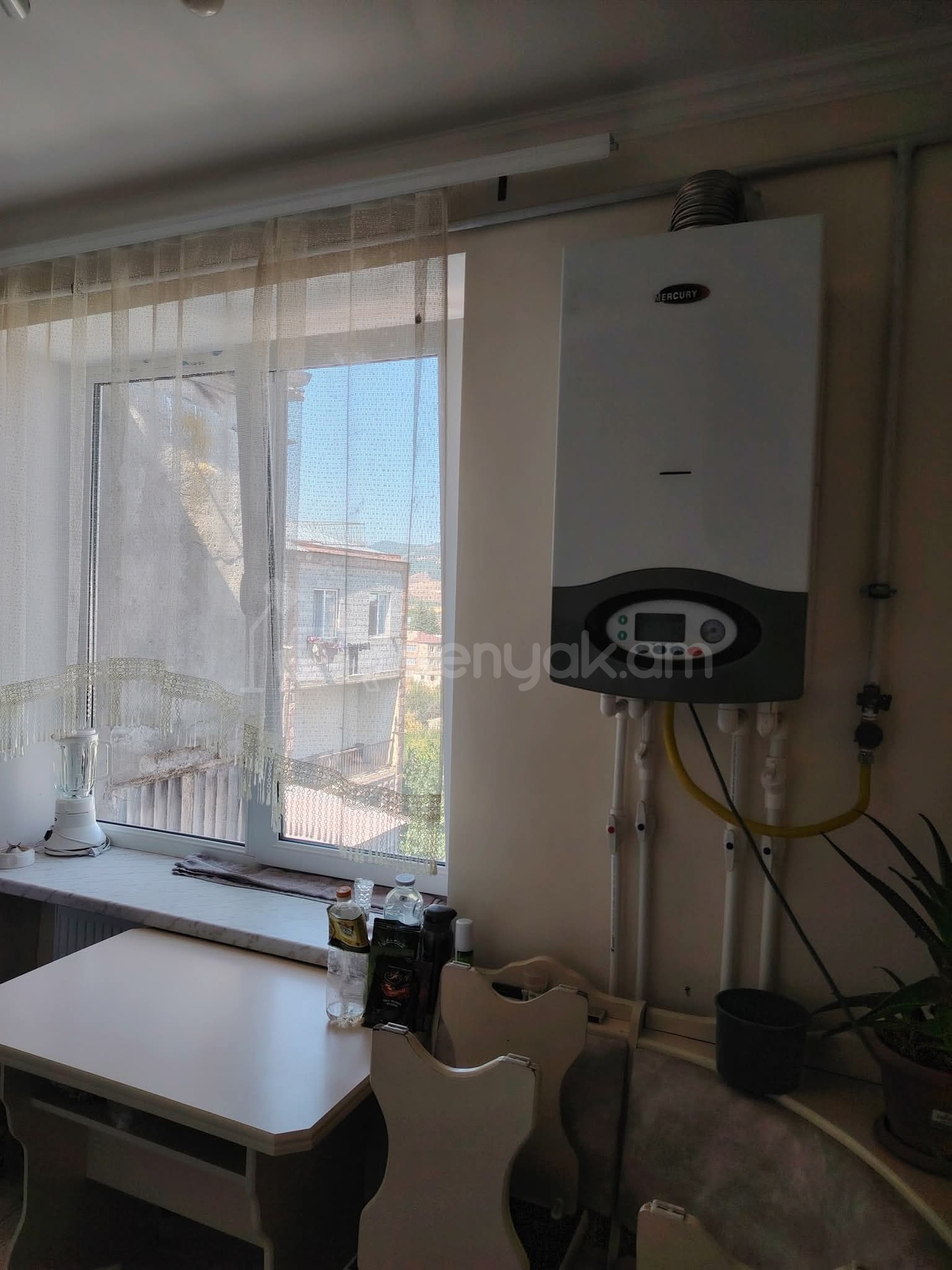 2 Սենյականոց Բնակարան Քարե Շենքում, 40քմ, 5/5 հարկ, Կապիտալ Վերանորոգված