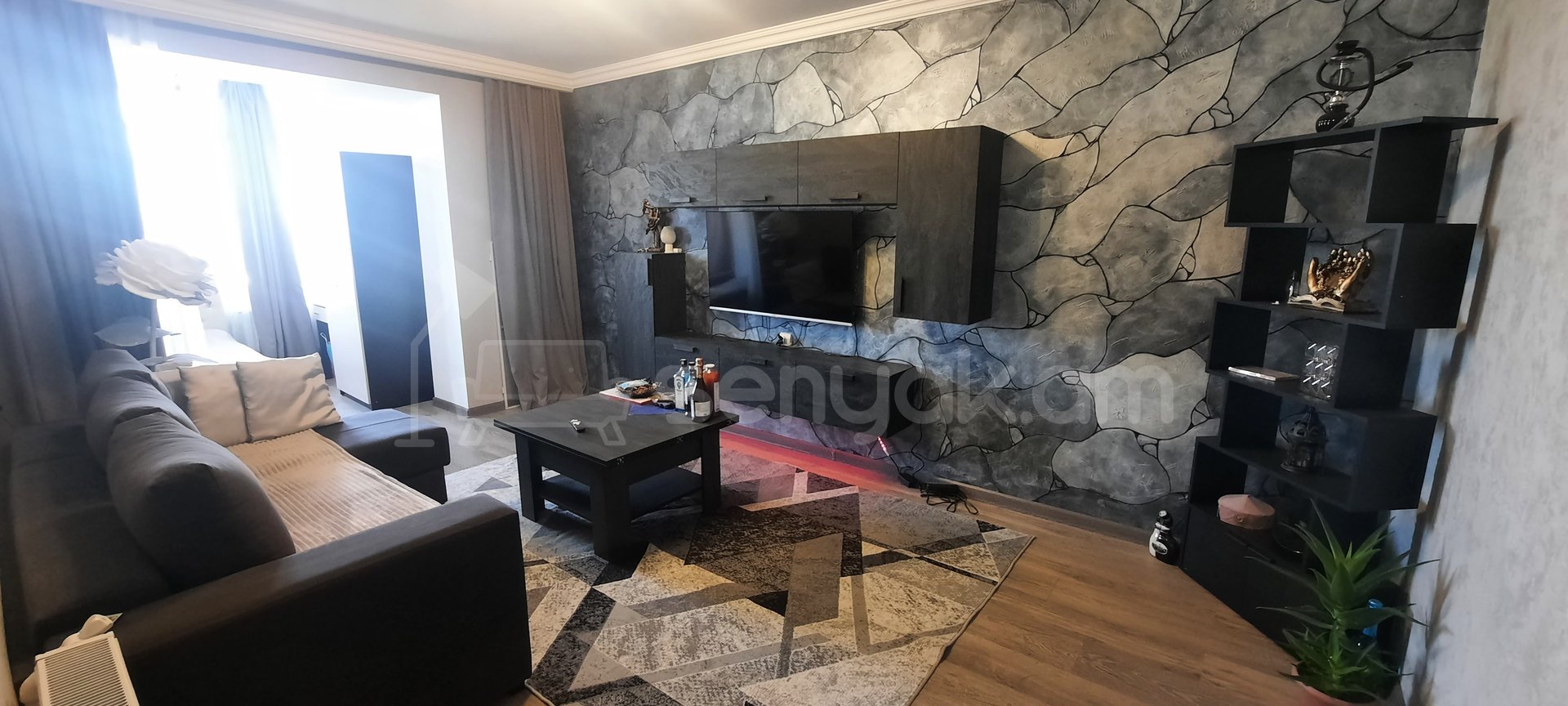 2 Սենյականոց Բնակարան Քարե Շենքում, 40քմ, 5/5 հարկ, Կապիտալ Վերանորոգված