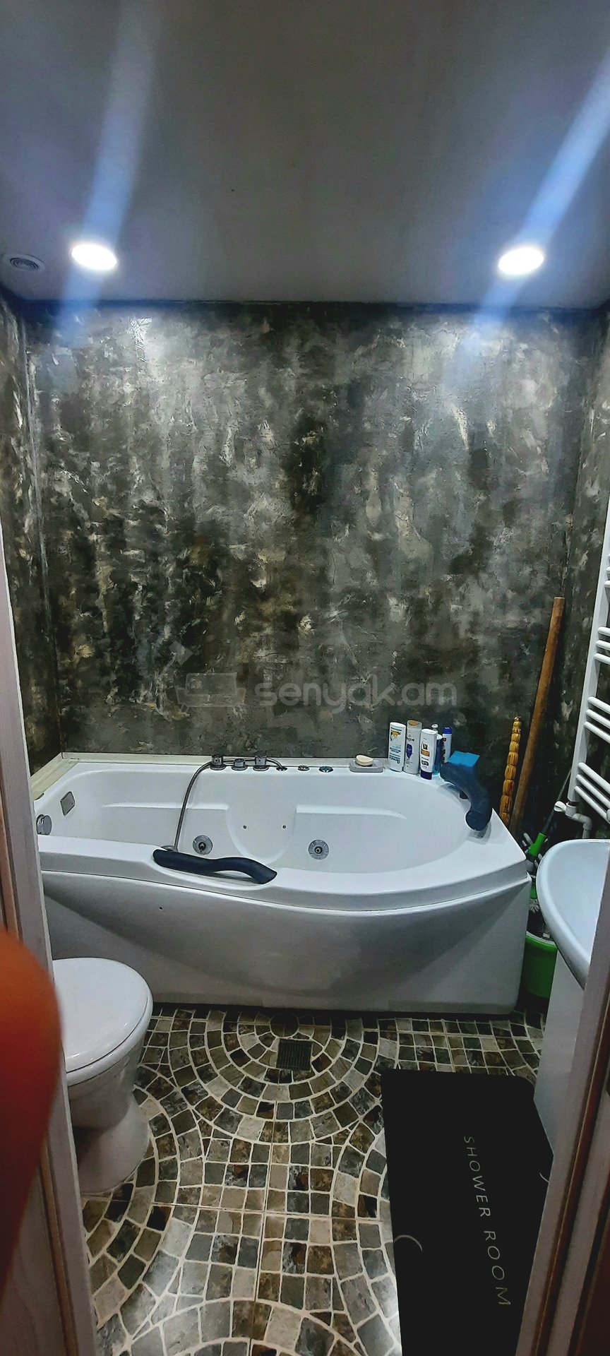 2 Սենյականոց Բնակարան Քարե Շենքում, 40քմ, 5/5 հարկ, Կապիտալ Վերանորոգված