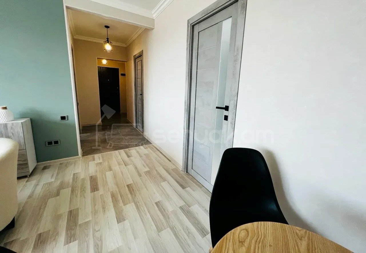 4 Սենյականոց Բնակարան Քարե Շենքում, 75քմ, 9/9 հարկ, Դիզայներական Վերանորոգված, Կահավորված, Արևկող