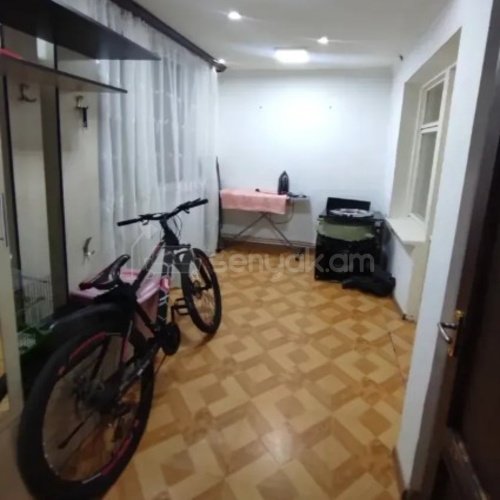 3 Սենյականոց Բնակարան Քարե Շենքում, 72քմ, 4/4 հարկ, Կոսմետիկ Վերանորոգված