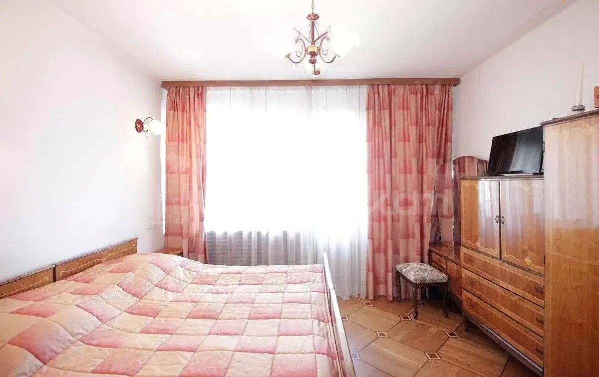 3 Սենյականոց Բնակարան Քարե Շենքում, 96քմ, 5/5 հարկ, Կապիտալ Վերանորոգված