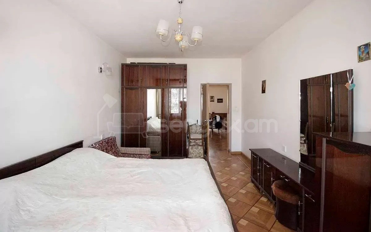 3 Սենյականոց Բնակարան Քարե Շենքում, 96քմ, 5/5 հարկ, Կապիտալ Վերանորոգված