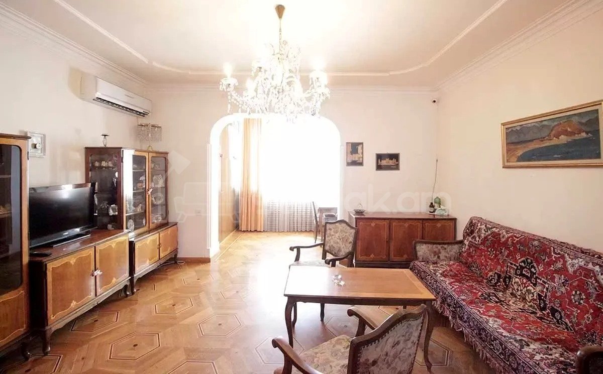 3 Սենյականոց Բնակարան Քարե Շենքում, 96քմ, 5/5 հարկ, Կապիտալ Վերանորոգված