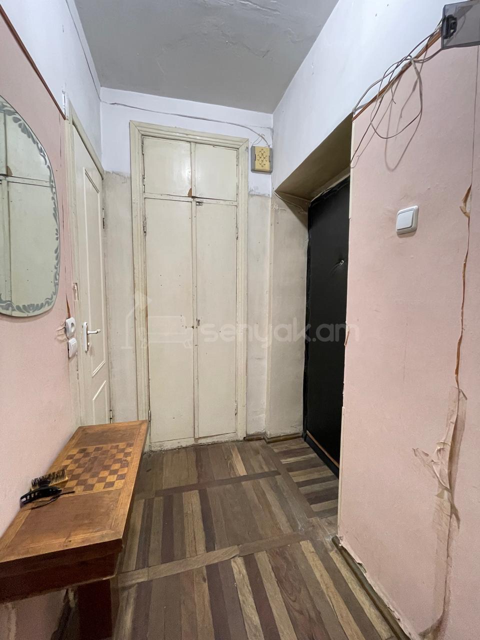 1 Սենյականոց Բնակարան Քարե Շենքում, 38քմ, 4/5 հարկ, Պետական Վիճակում