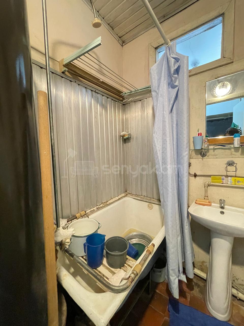 1 Սենյականոց Բնակարան Քարե Շենքում, 38քմ, 4/5 հարկ, Պետական Վիճակում