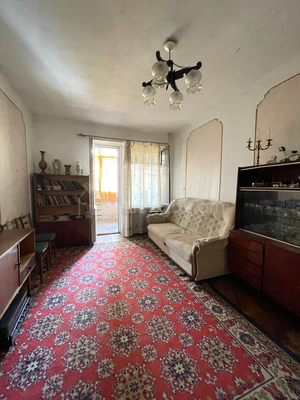 1 Սենյականոց Բնակարան Քարե Շենքում, 38քմ, 4/5 հարկ, Պետական Վիճակում