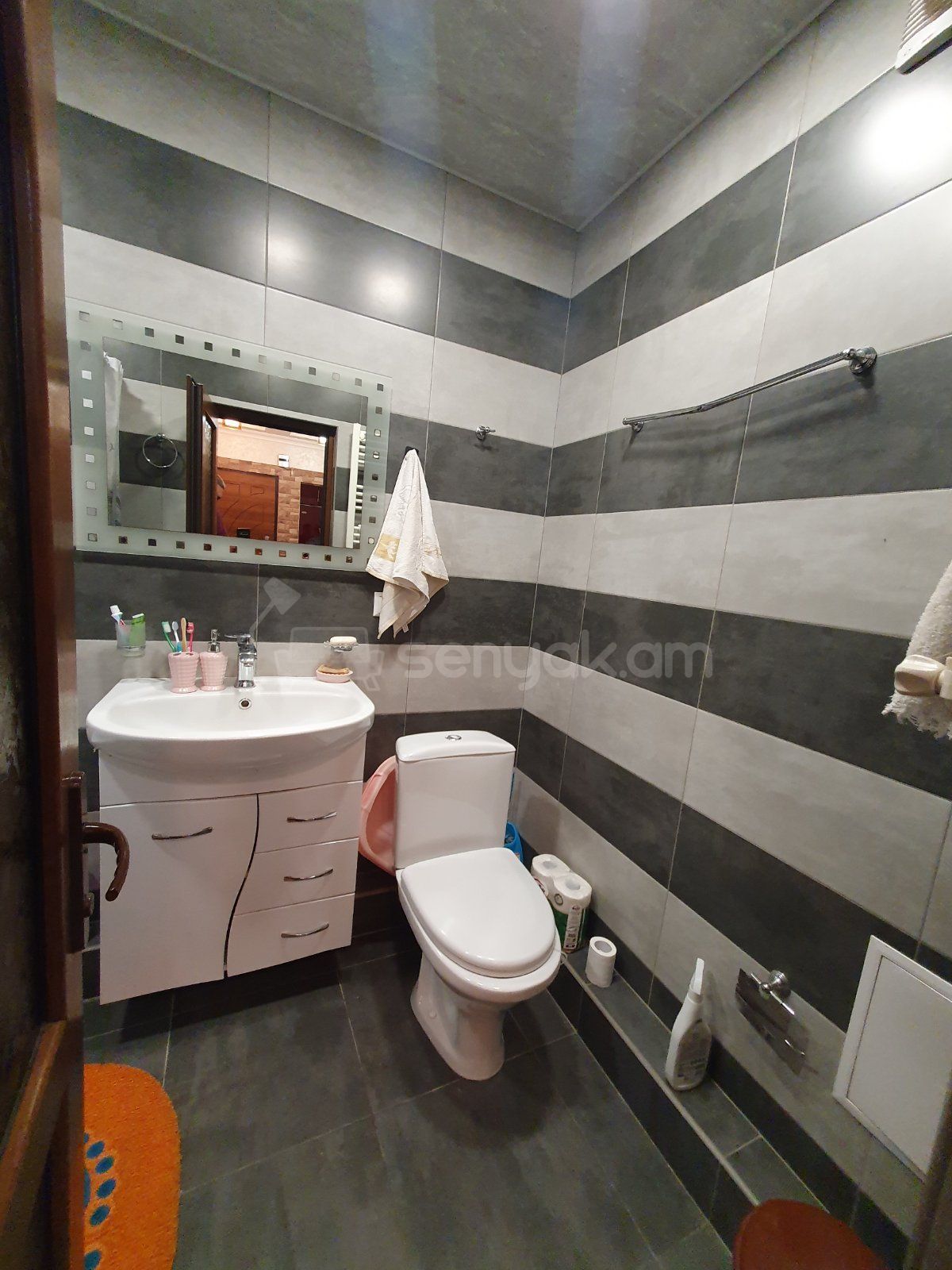 2 Սենյականոց Բնակարան, 64քմ, 3/9 հարկ, Կապիտալ Վերանորոգված, Կահավորված, Արևկող