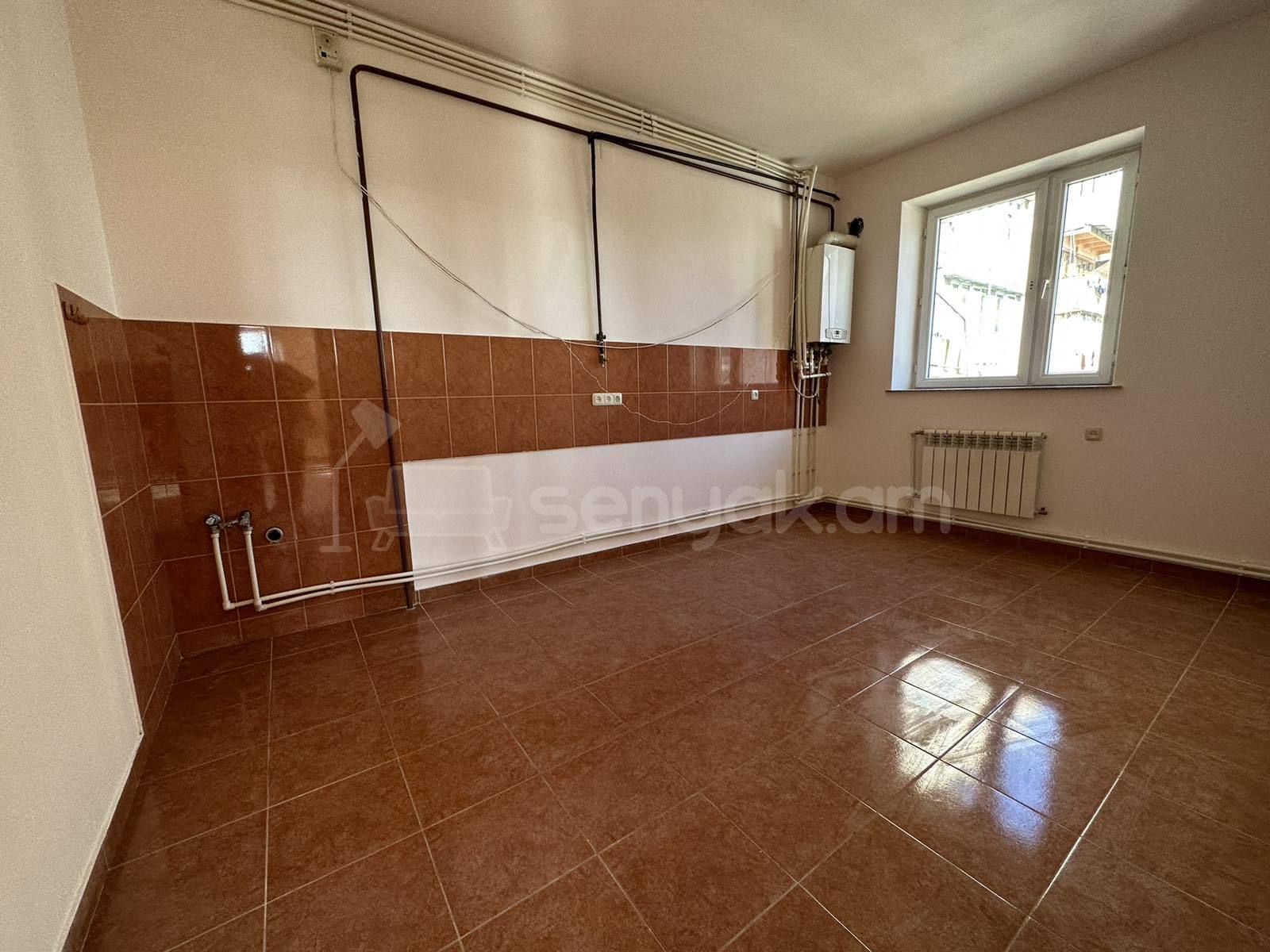 3 Սենյականոց Բնակարան Քարե Շենքում, 94քմ, 6/7 հարկ, Կապիտալ Վերանորոգված